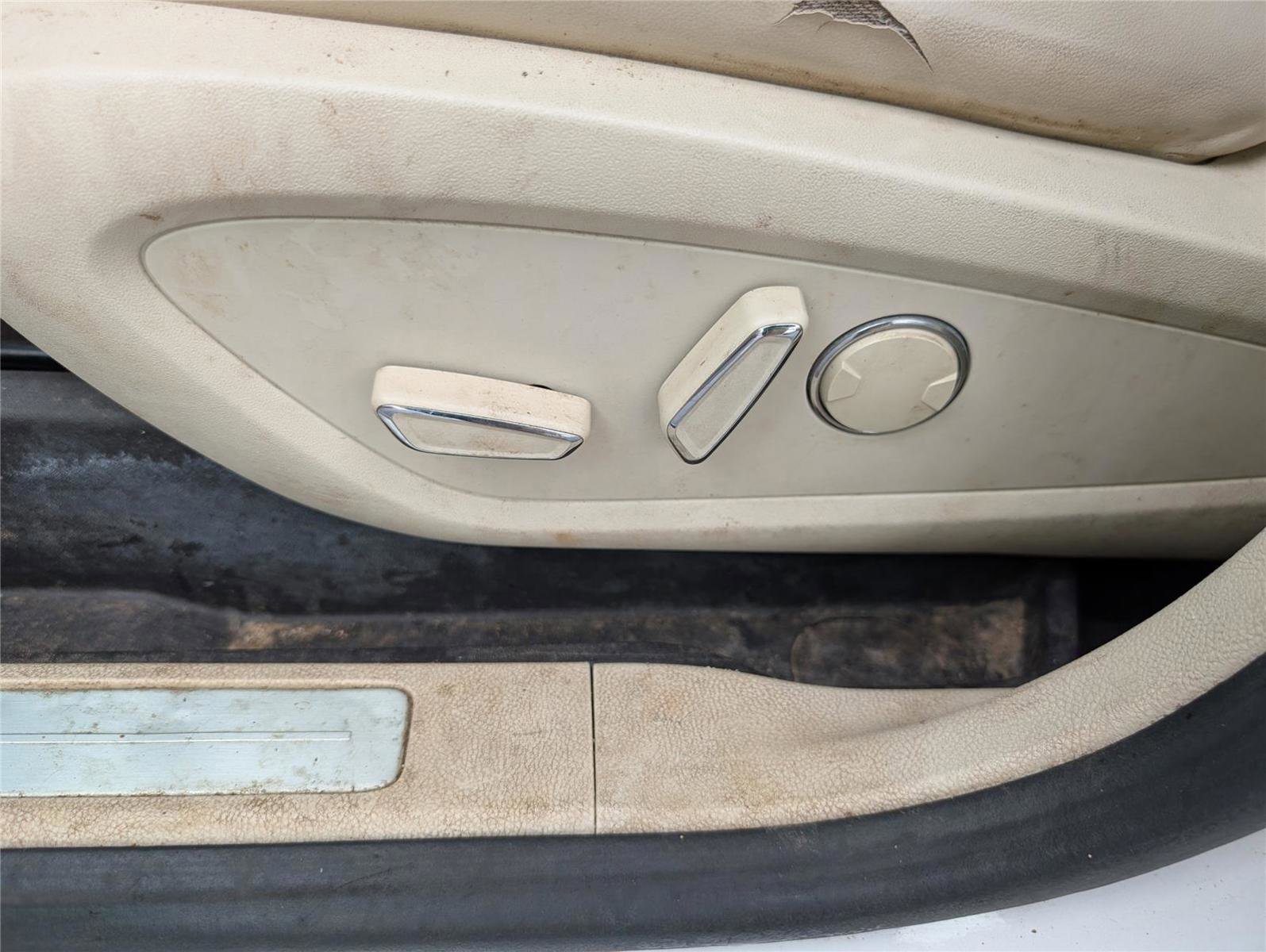 Used 2015 Lincoln MKC FWD w/ Equipment Group 102A Reserve image 13