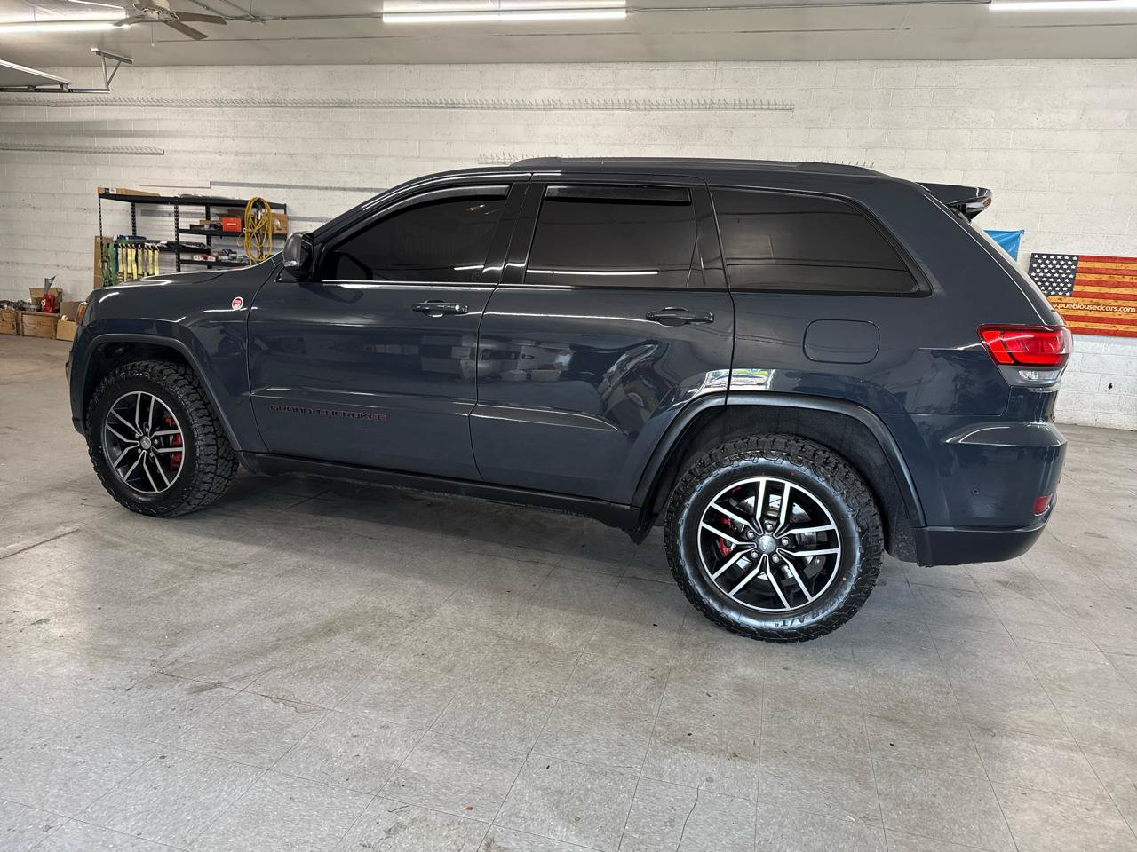 Used 2018 Jeep Grand Cherokee Trailhawk w/ Trailhawk Luxury Group AWD/4WD image 2