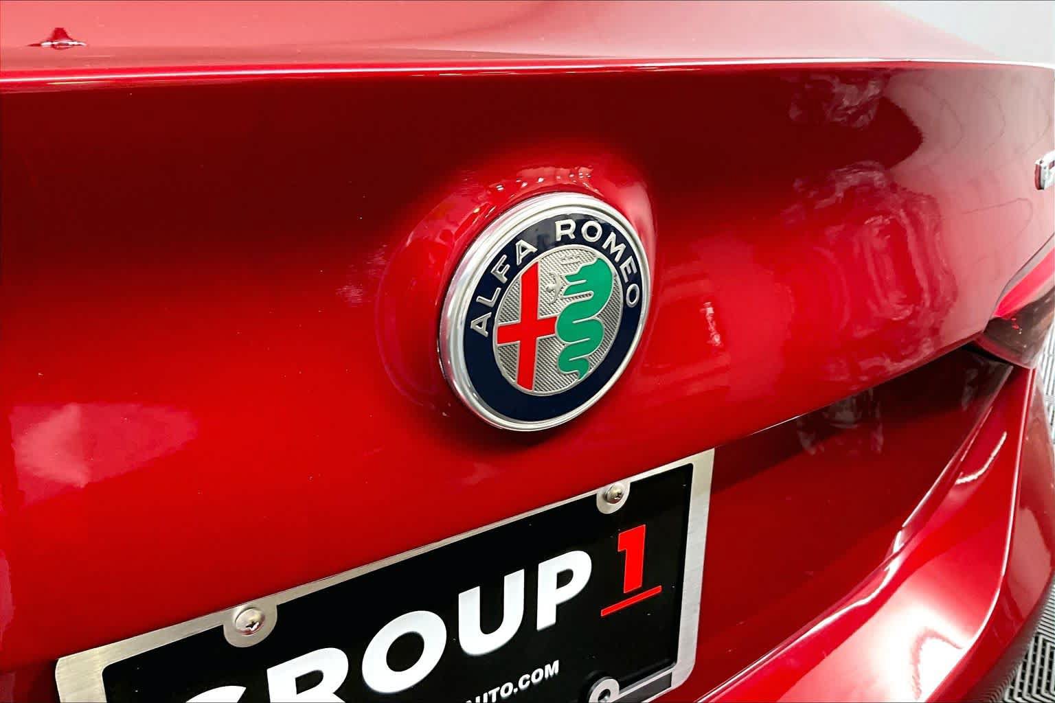 Used 2018 Alfa Romeo Giulia Ti Sport w/ Quick Order Package 22S Sport AWD/4WD image 30