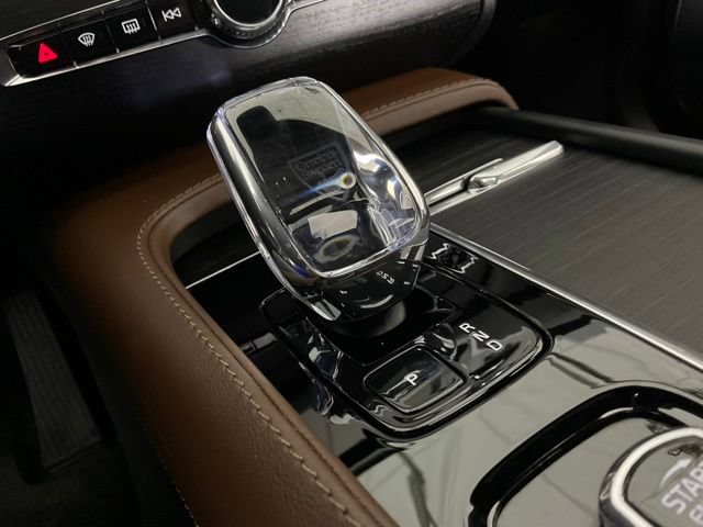 Certified 2024 Volvo XC90 T8 Ultimate AWD/4WD image 22