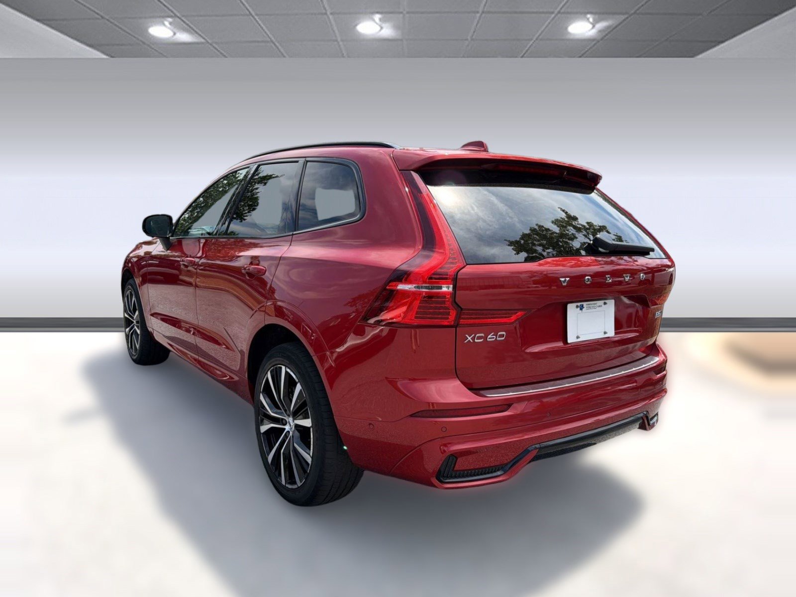 Certified 2024 Volvo XC60 B5 Plus w/ Protection Package Premier AWD/4WD image 3