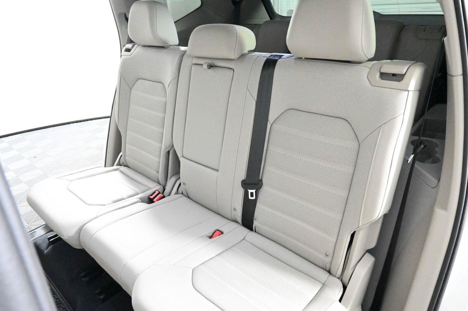 Certified 2025 Volkswagen Atlas SEL AWD/4WD image 15