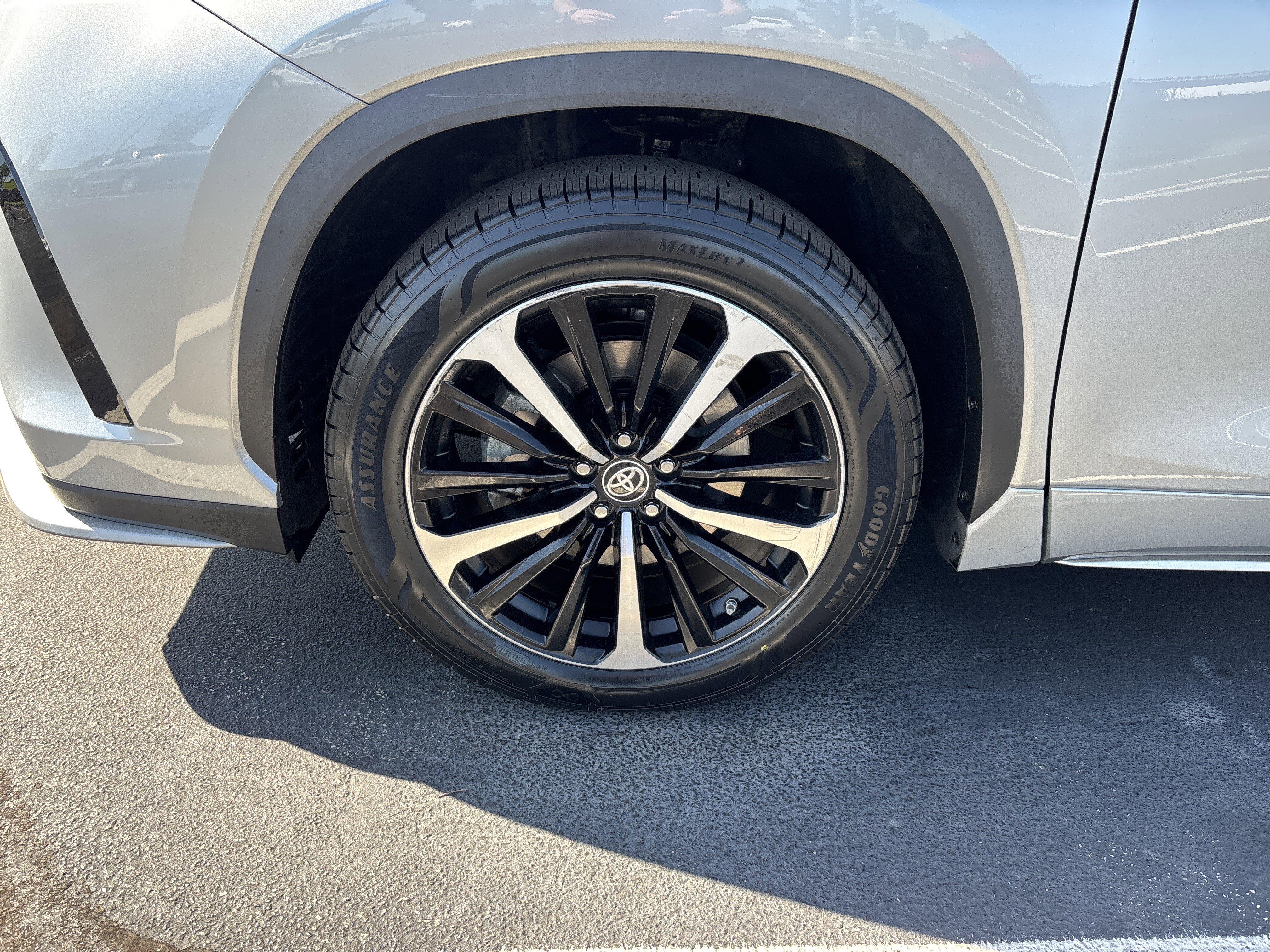 Used 2022 Toyota Highlander XSE AWD/4WD image 32