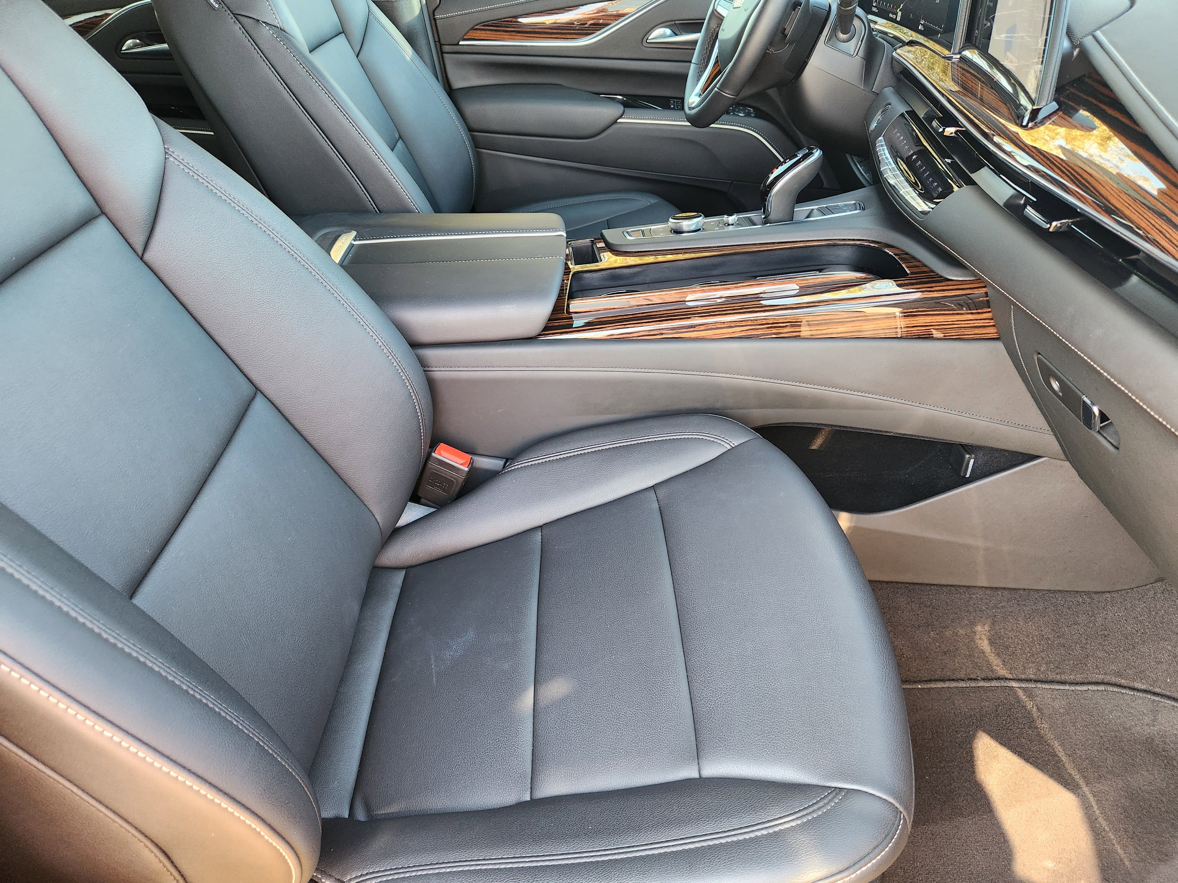 Certified 2024 Cadillac Escalade Luxury image 14