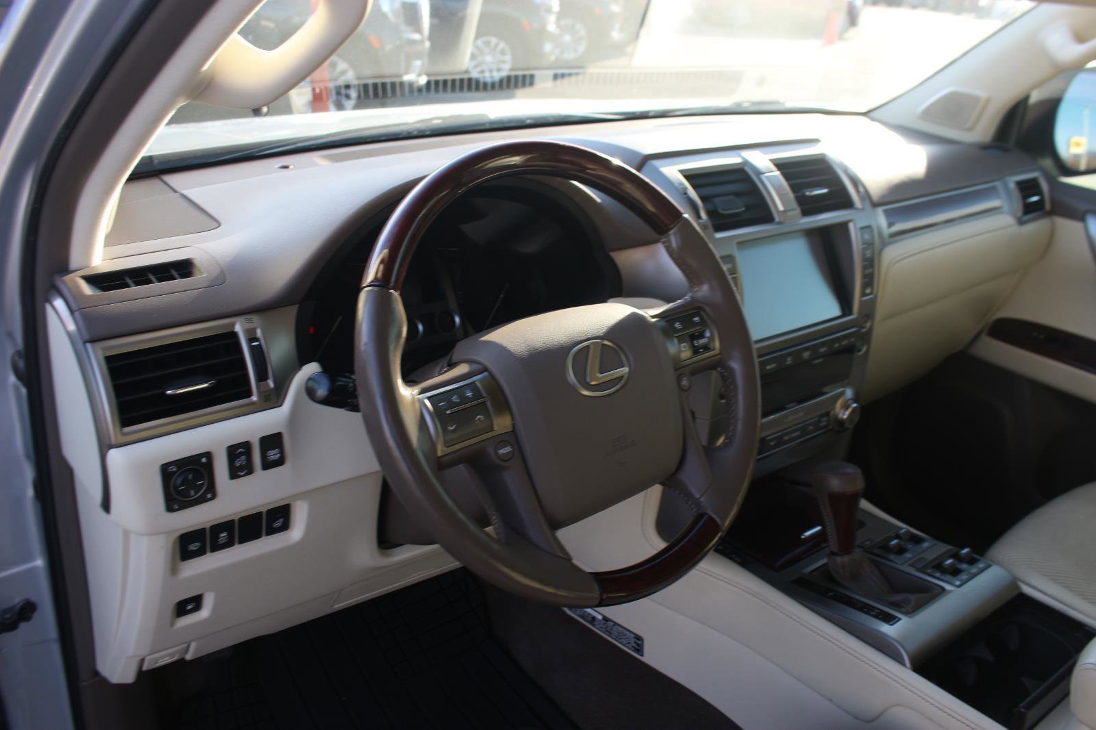 Used 2016 Lexus GX 460 Luxury AWD/4WD image 16