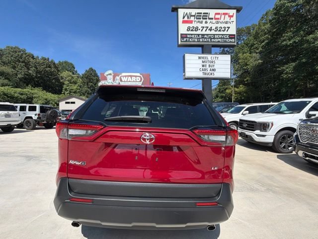 Used 2019 Toyota RAV4 LE FWD image 10