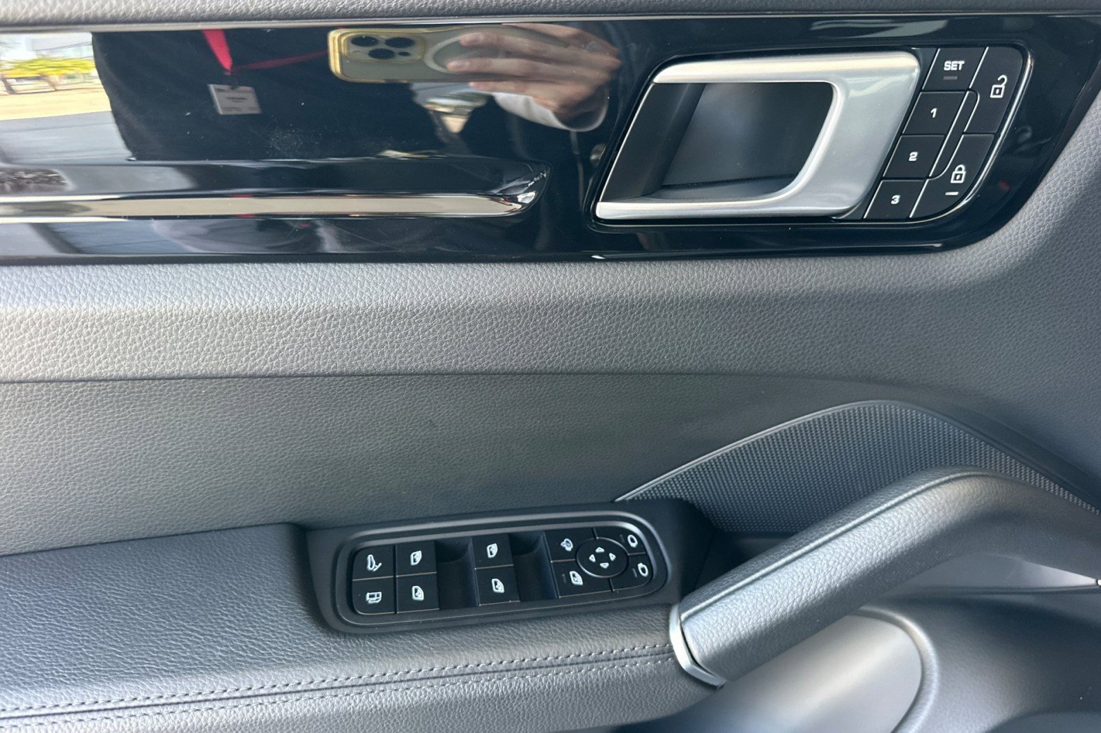 Certified 2022 Porsche Cayenne E-Hybrid image 12