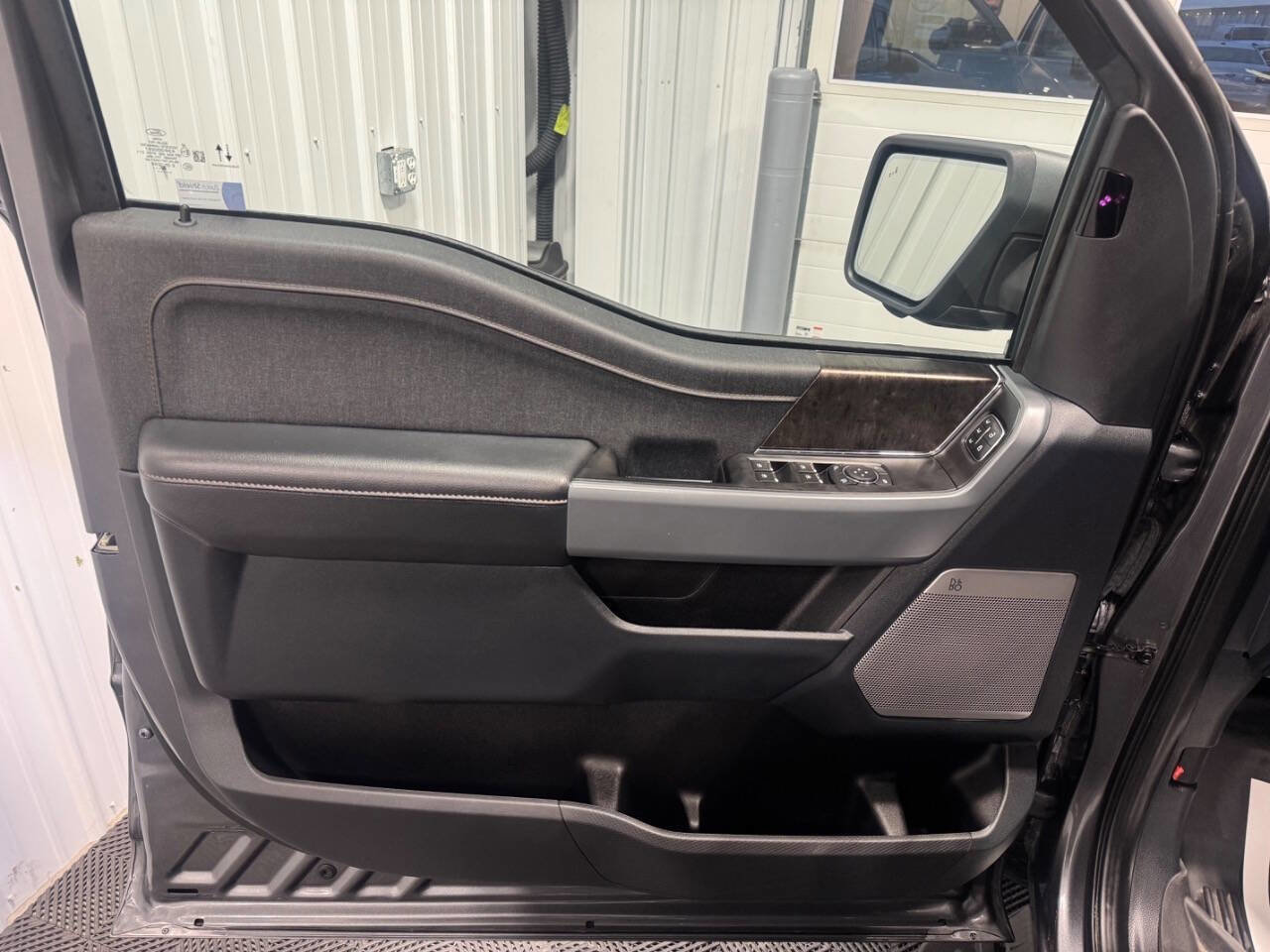 Used 2022 Ford F150 Lightning Lariat image 12