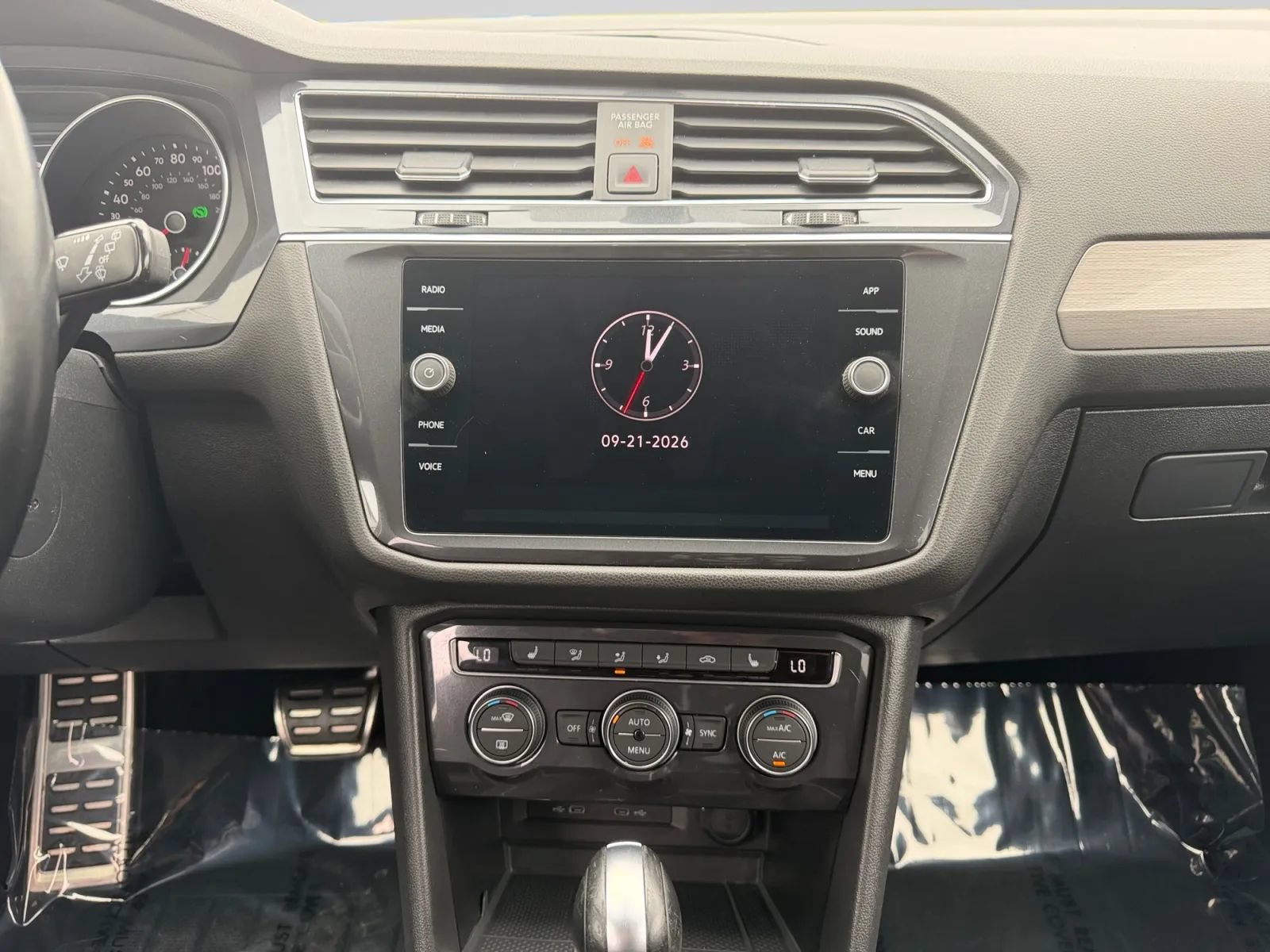 Used 2021 Volkswagen Tiguan SE R-Line AWD/4WD image 19