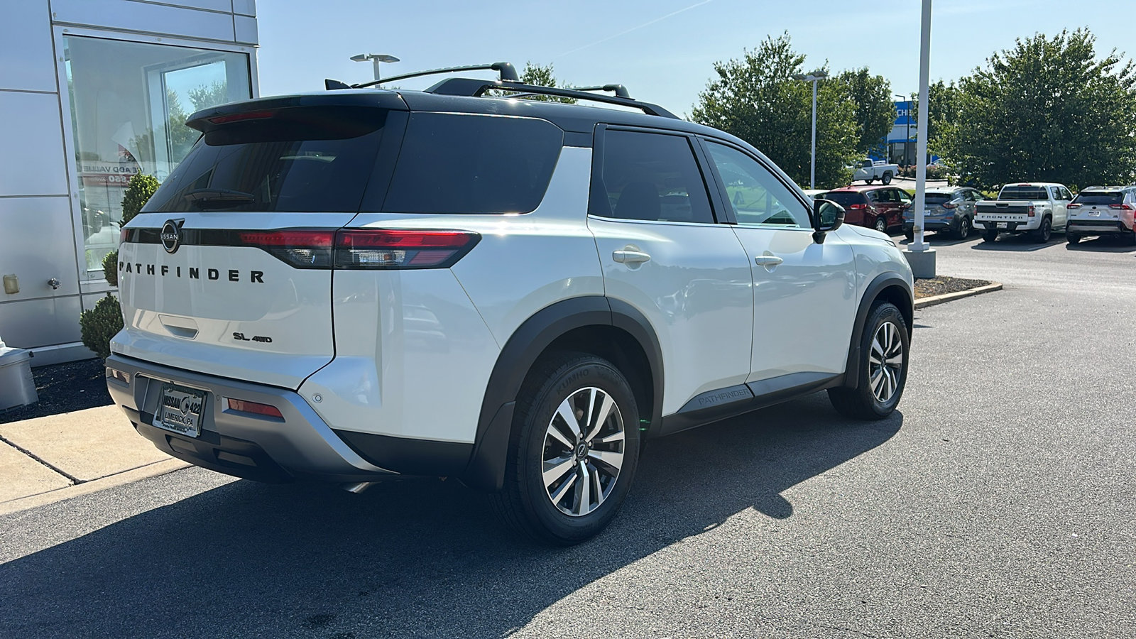 Certified 2024 Nissan Pathfinder SL w/ Black Appearance Package image 7