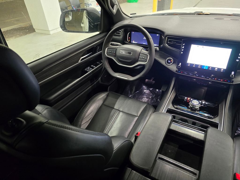 Certified 2024 Jeep Wagoneer L Series II image 39