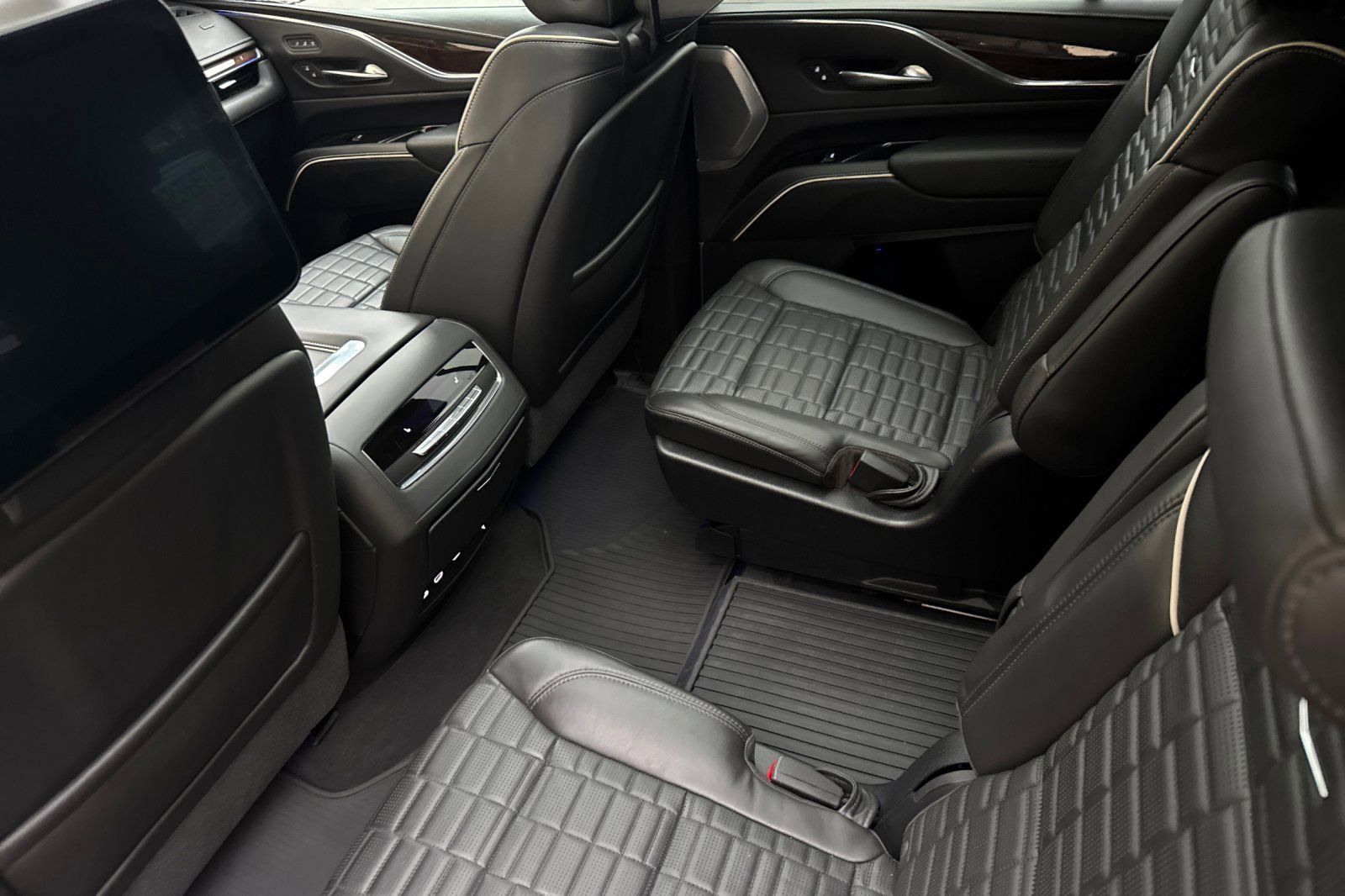 Certified 2021 Cadillac Escalade Sport Platinum w/ Heavy-Duty Trailer Package image 13