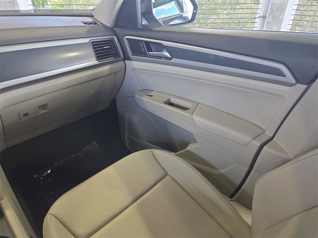 Used 2021 Volkswagen Atlas SE w/ Panoramic Sunroof Package image 18