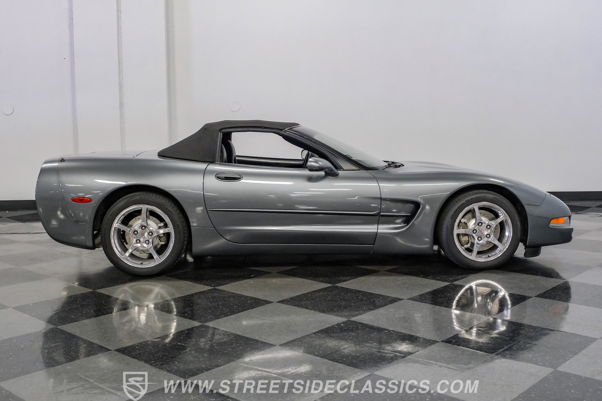 Used 2003 Chevrolet Corvette Convertible w/ Preferred Equipment Group1 RWD image 14