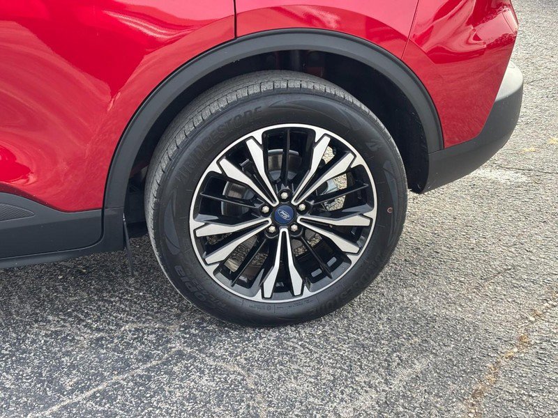 Used 2022 Ford Escape SEL w/ SEL Stealth AWD Package image 11