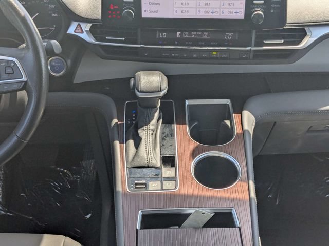 Used 2024 Toyota Sienna XLE FWD image 19