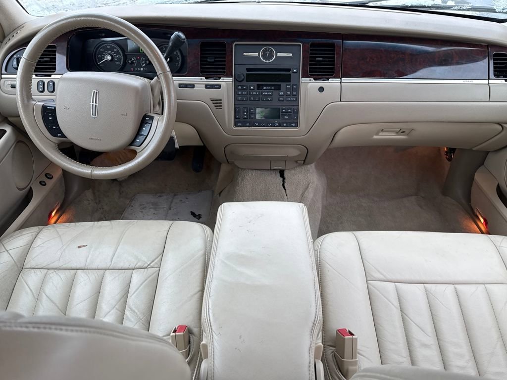 Used 2006 Lincoln Town Car Signature image 10