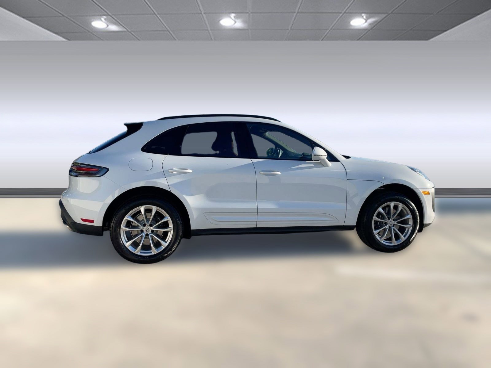 Used 2025 Porsche Macan image 8