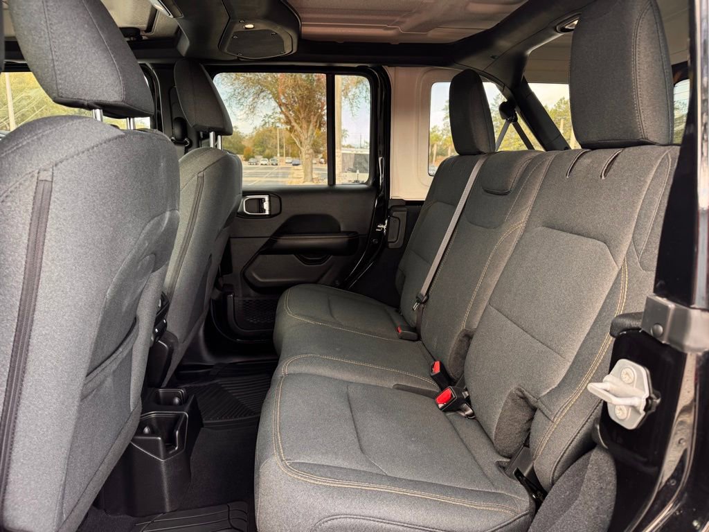 Used 2025 Jeep Wrangler Sahara image 19