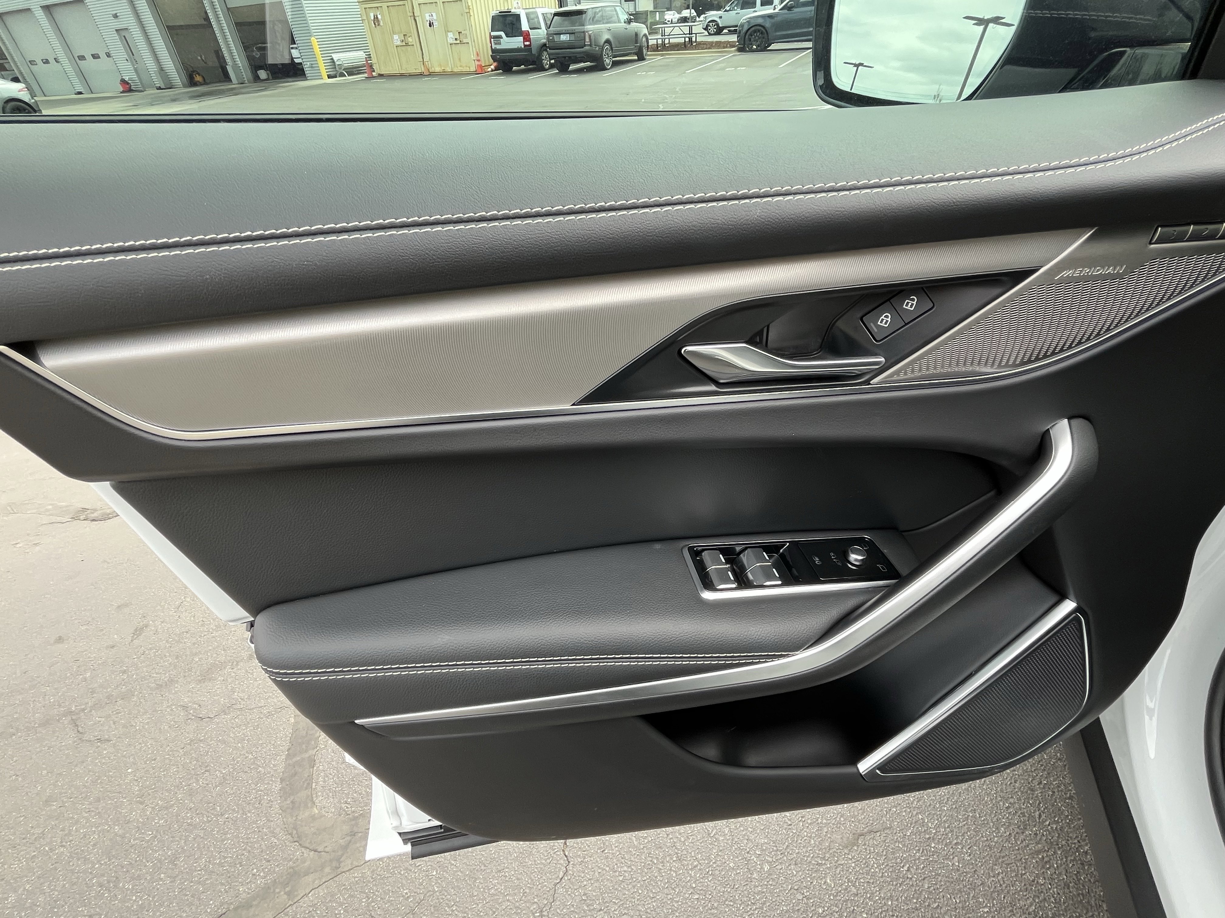 Certified 2025 Jaguar F-PACE R-Dynamic S AWD/4WD image 15