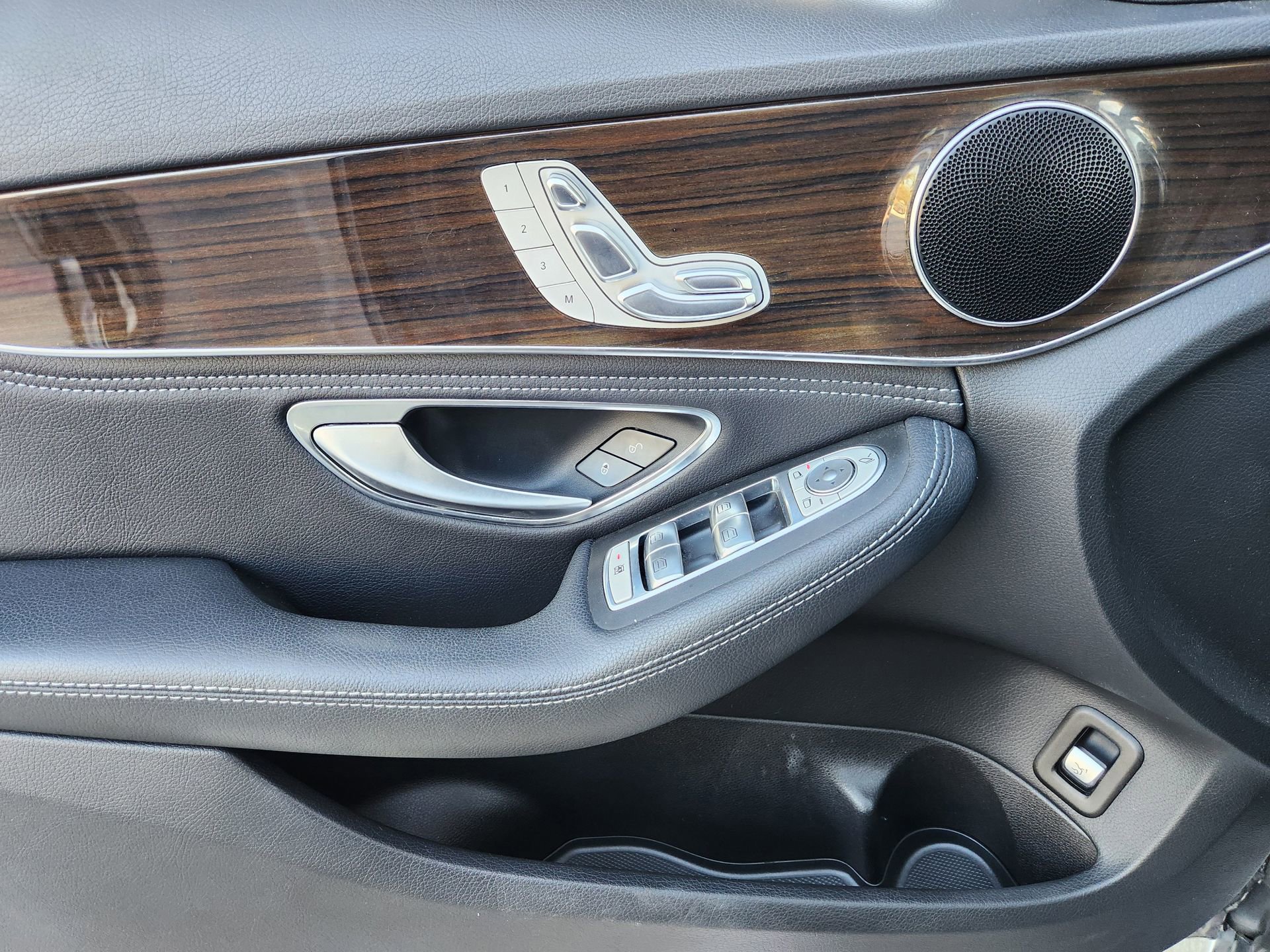 Used 2015 Mercedes-Benz C 300 C 300 image 23