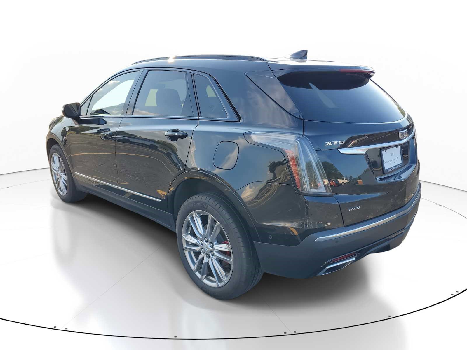 Used 2023 Cadillac XT5 Sportv image 3