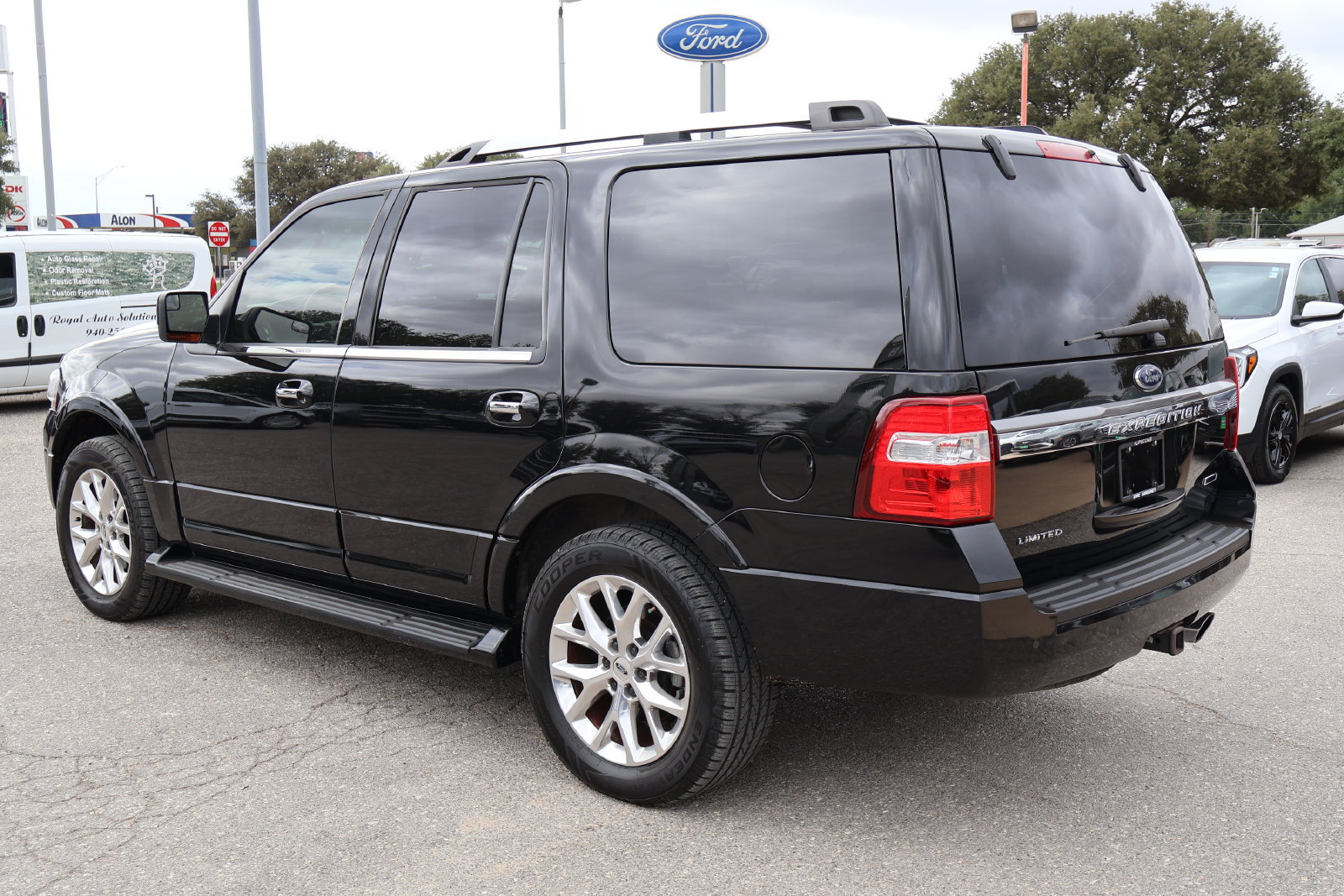 Used 2017 Ford Expedition Limited AWD/4WD image 9