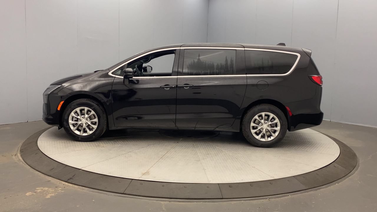 New 2027 Chrysler Pacifica Select w/ Family Tech Group AWD/4WD image 2