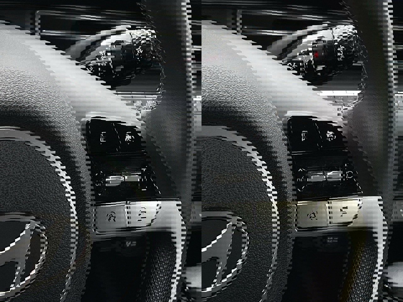 Used 2025 Hyundai Elantra SEL image 25