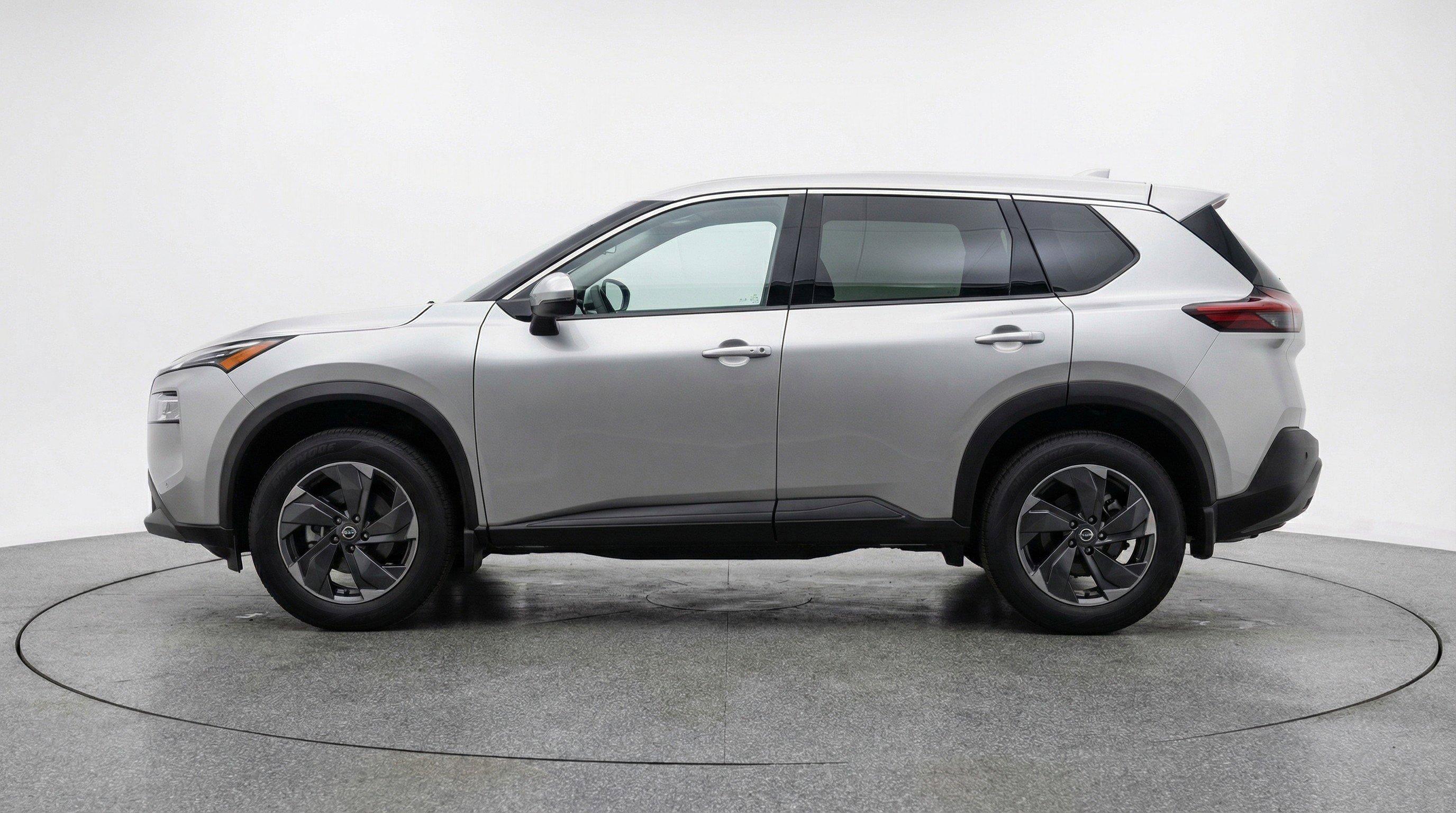 Used 2025 Nissan Rogue SV AWD/4WD image 5