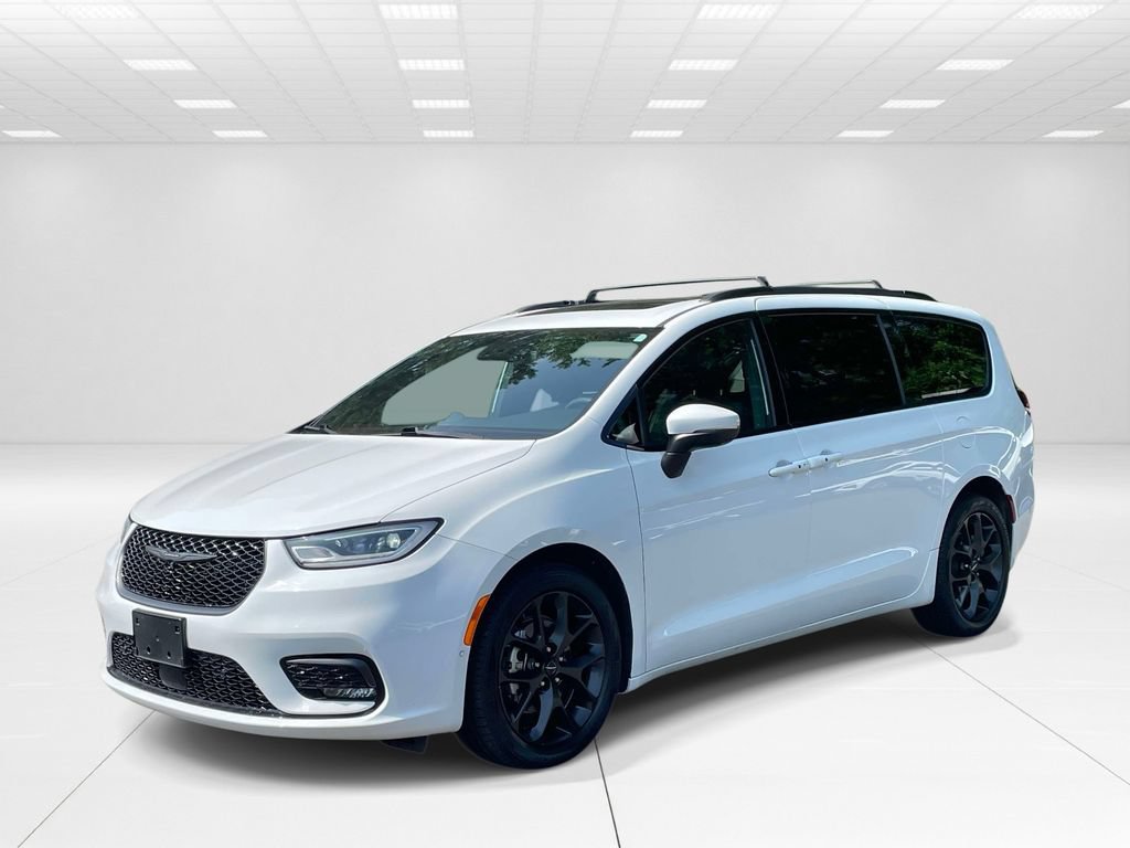 Used 2023 Chrysler Pacifica Touring-L w/ S Appearance Package FWD image 3