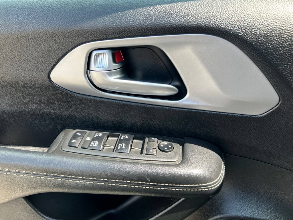 Used 2018 Chrysler Pacifica Touring-L Plus w/ S Appearance Package FWD image 15