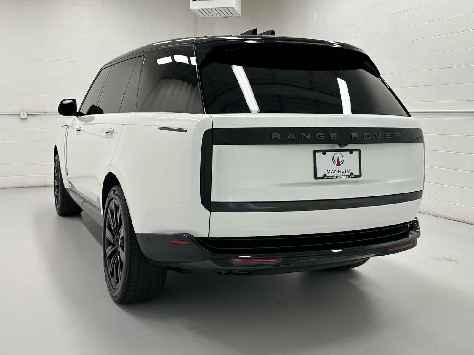 Used 2024 Land Rover Range Rover Long Wheelbase Autobiography AWD/4WD image 8
