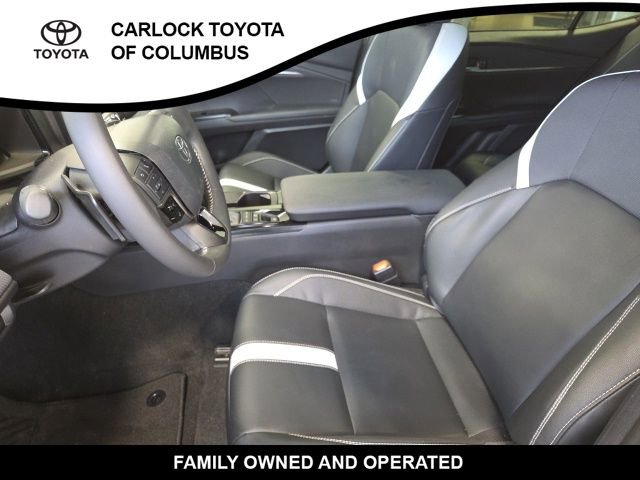 Used 2025 Toyota Camry SE w/ Convenience Package image 12