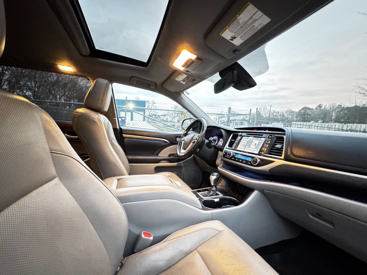 Used 2018 Toyota Highlander Limited image 14