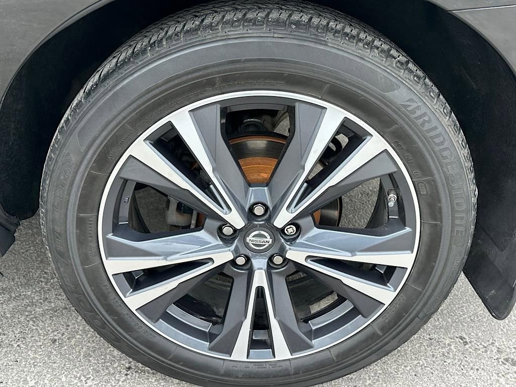 Used 2018 Nissan Pathfinder Platinum image 33