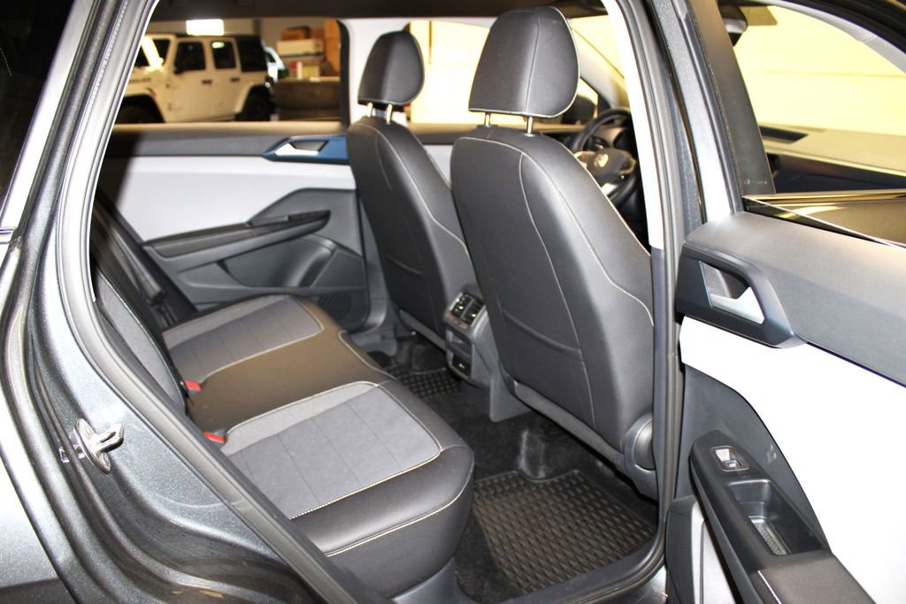 Used 2024 Volkswagen Taos SE AWD/4WD image 32