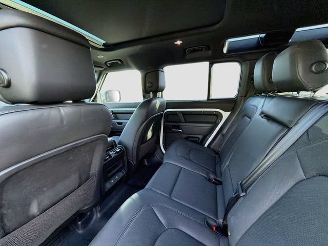 Used 2025 Land Rover Defender 110 X-Dynamic SE AWD/4WD image 25