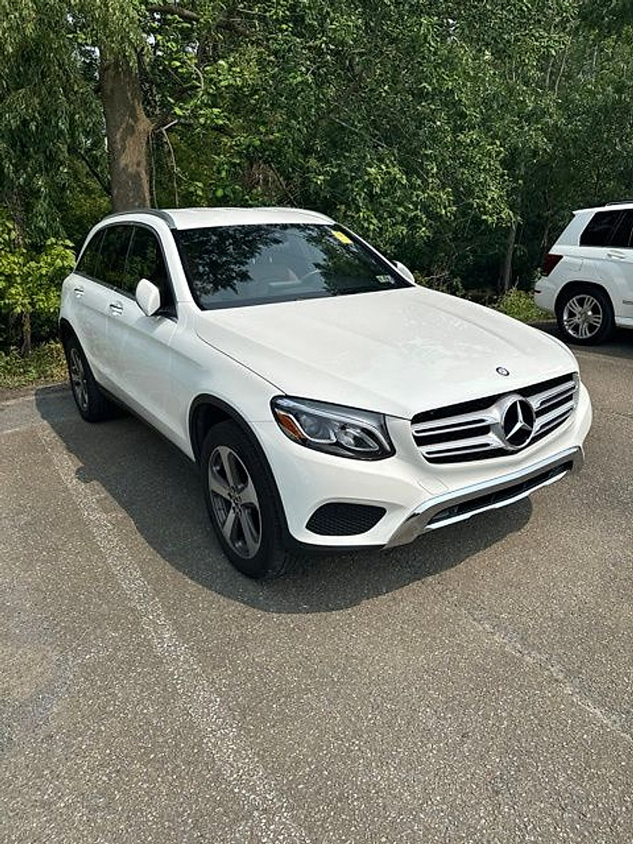 Used 2017 Mercedes-Benz GLC 300 4MATIC image 3