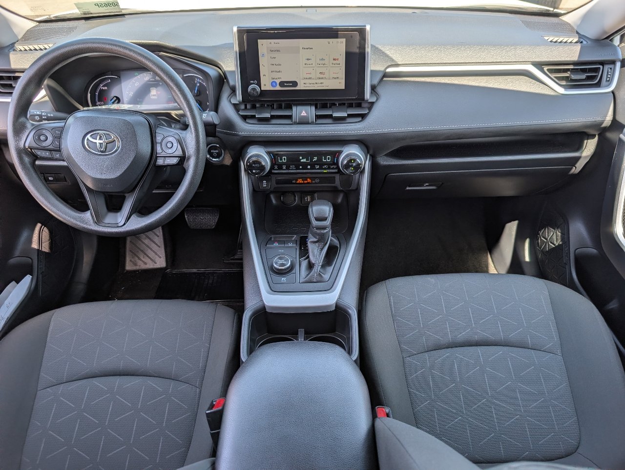 Used 2025 Toyota RAV4 XLE AWD/4WD image 4