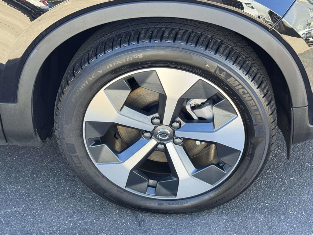 Certified 2026 Volvo XC40 B5 Plus w/ Protection Package Premier image 6