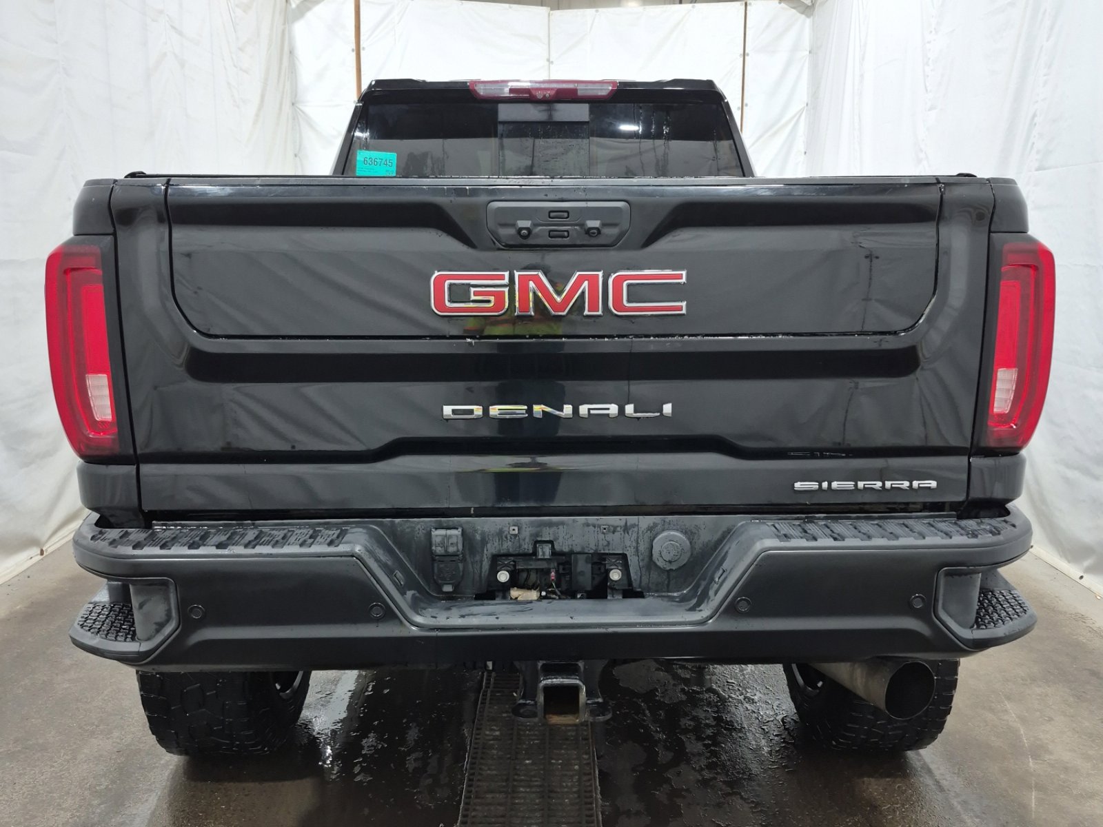 Used 2022 GMC Sierra 2500 Denali w/ Denali Black Diamond Edition image 9
