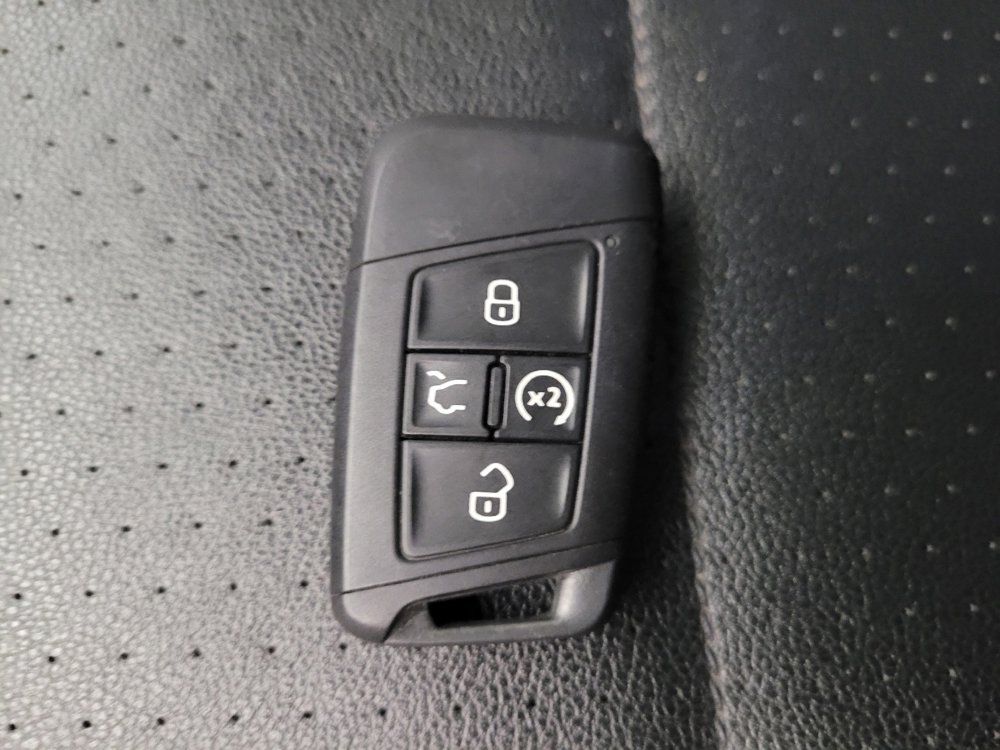 Used 2021 Volkswagen Tiguan SEL FWD image 32