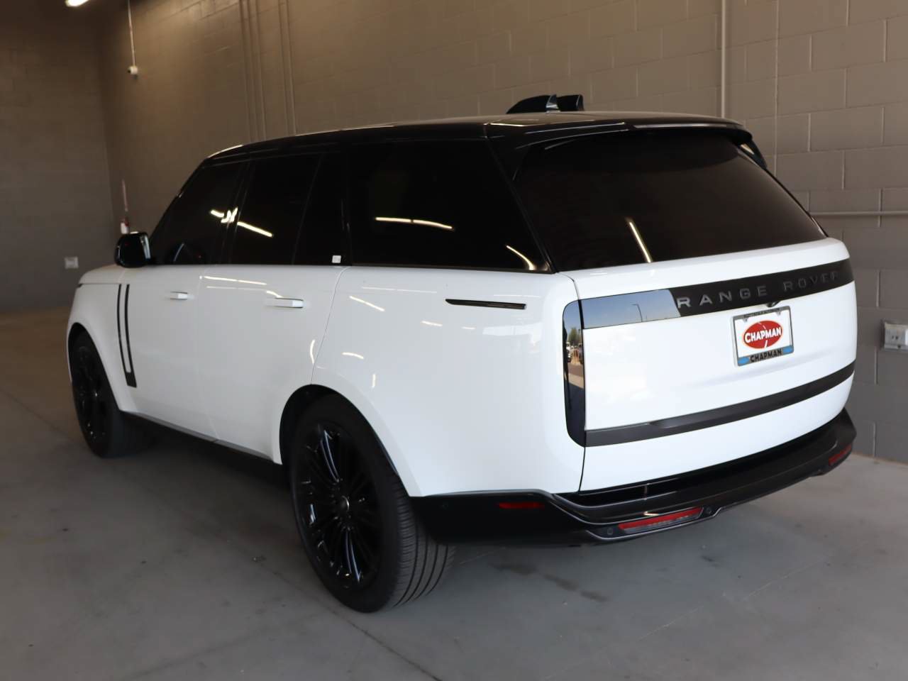 Used 2024 Land Rover Range Rover SE AWD/4WD image 3
