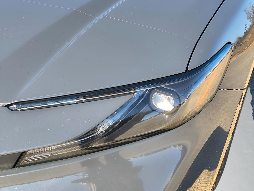 Used 2025 Toyota Camry SE image 12