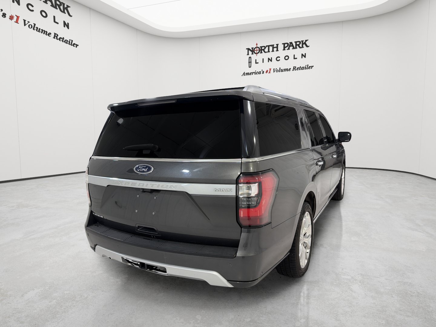 Used 2018 Ford Expedition Max Platinum RWD image 5