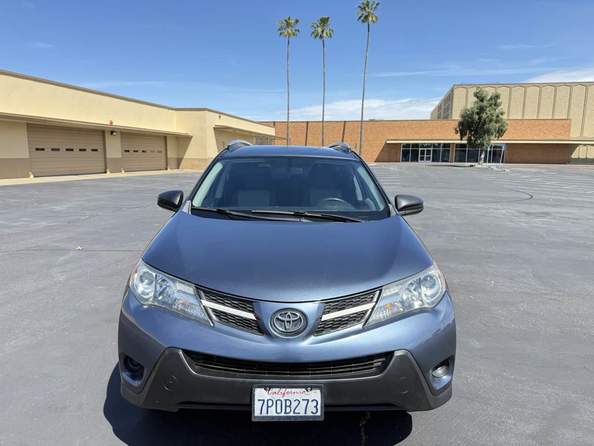 Used 2013 Toyota RAV4 LE FWD image 2