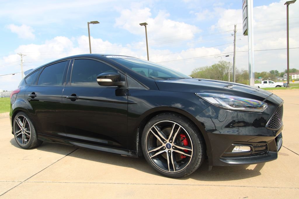 Used 2018 Ford Focus ST w/ Equipment Group 402A image 3