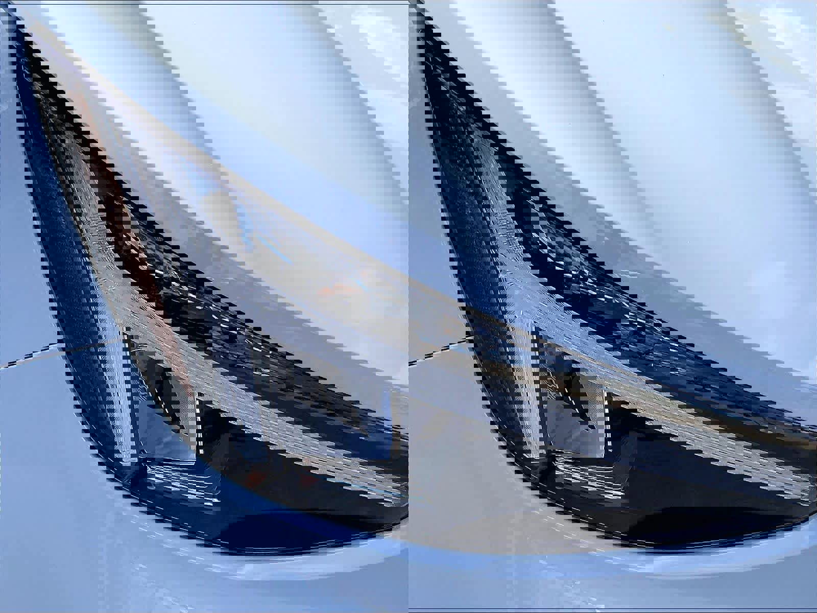 Used 2025 Volvo XC40 B5 Plus image 31