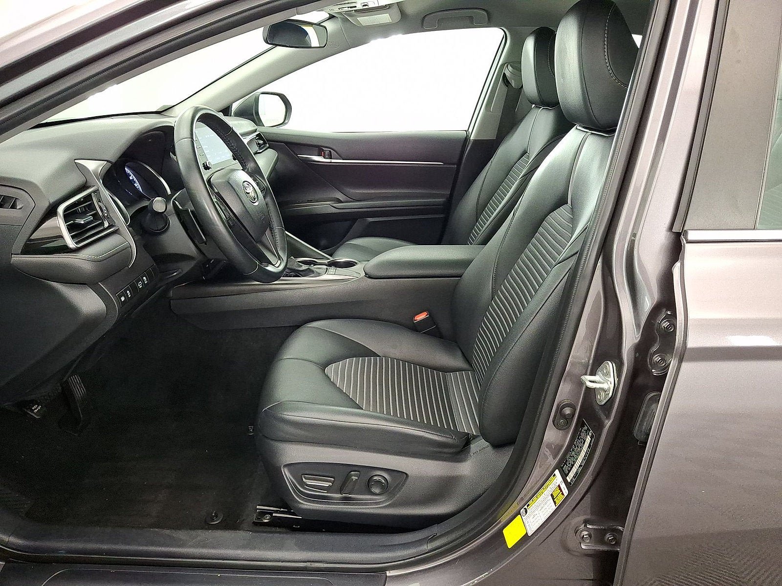Certified 2023 Toyota Camry SE FWD image 3